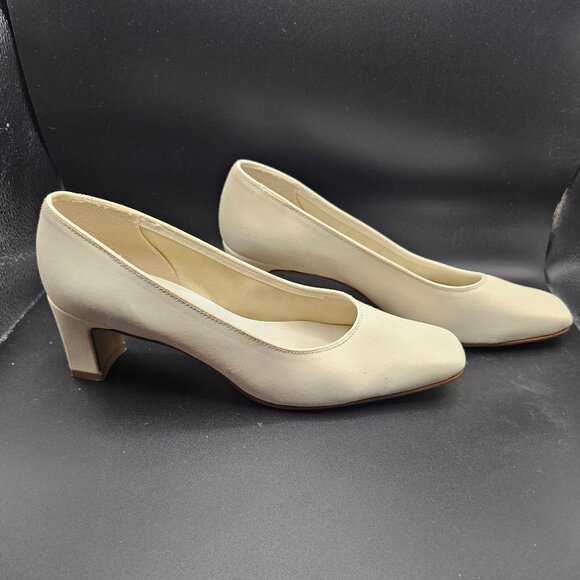 Dyeables Shoes - Dyeables Ivory Low-Heel Dress Shoes – Size 7